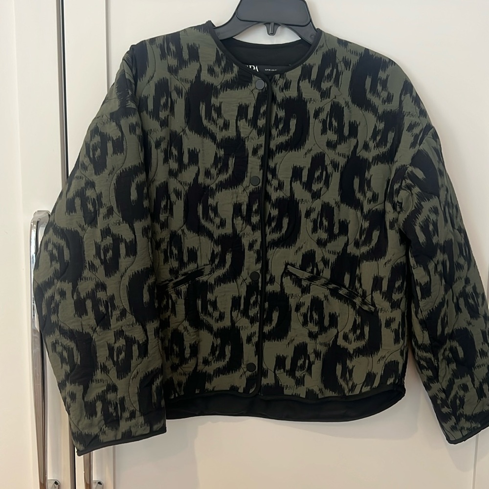 Zara Green print Lightweight Puffer Jacket. NWT. Size XS
